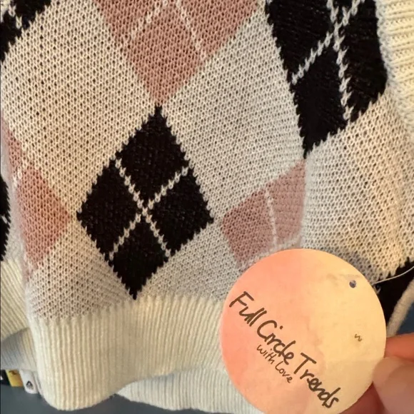 Argyle Knit Crop Sweater Vest — Cream & Blush - Picture 3 of 6